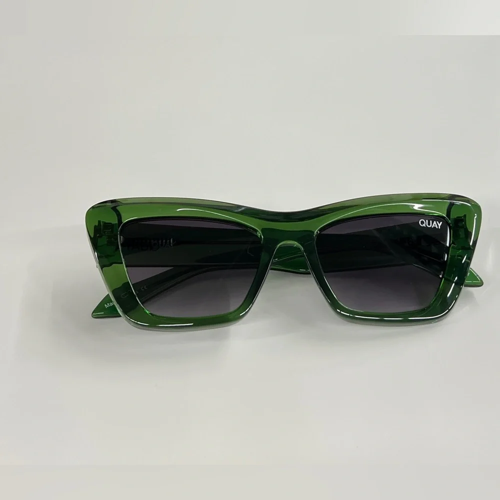 QUAY AUSTRALIA On the Radio 50mm Cat Eye Sunglasses in Green /Smoke